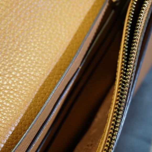 Tory Burch britten smartphone wallet-Bark - Picture 3 of 4